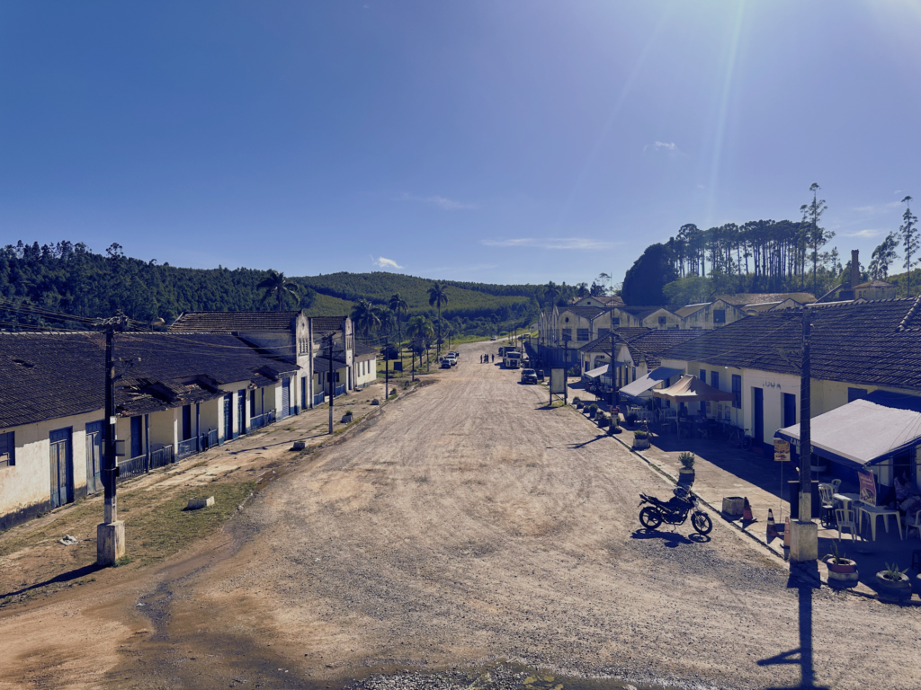 Rua Principal da Vila Elvio
